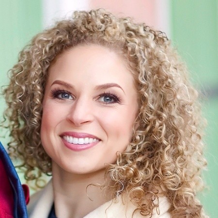 Anna deTiege Headshot